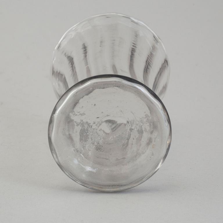 BÄGARE och FLASKA, glas, möjligen 1700-tal.
