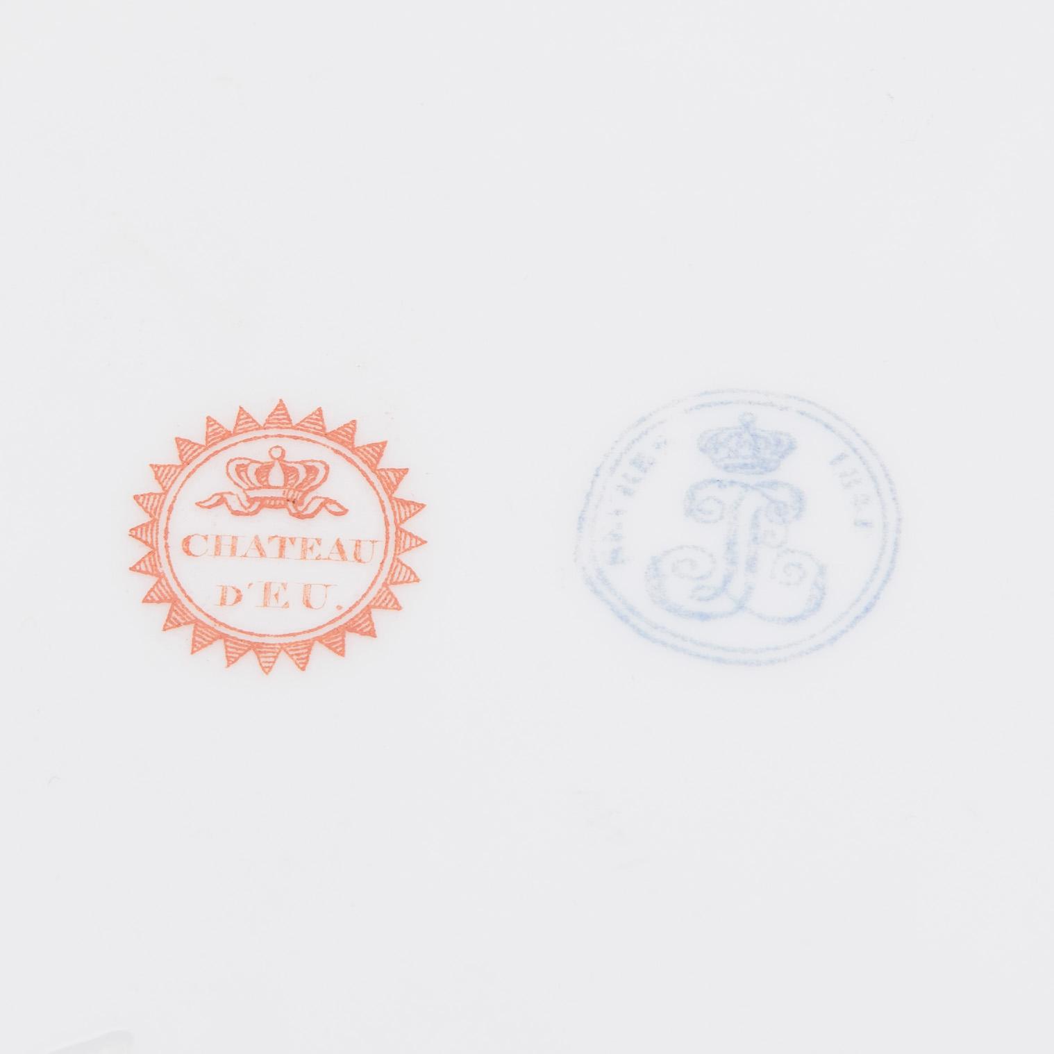 TERRIN MED LOCK OCH FAT, porslin, Sèvres, 1850-tal.