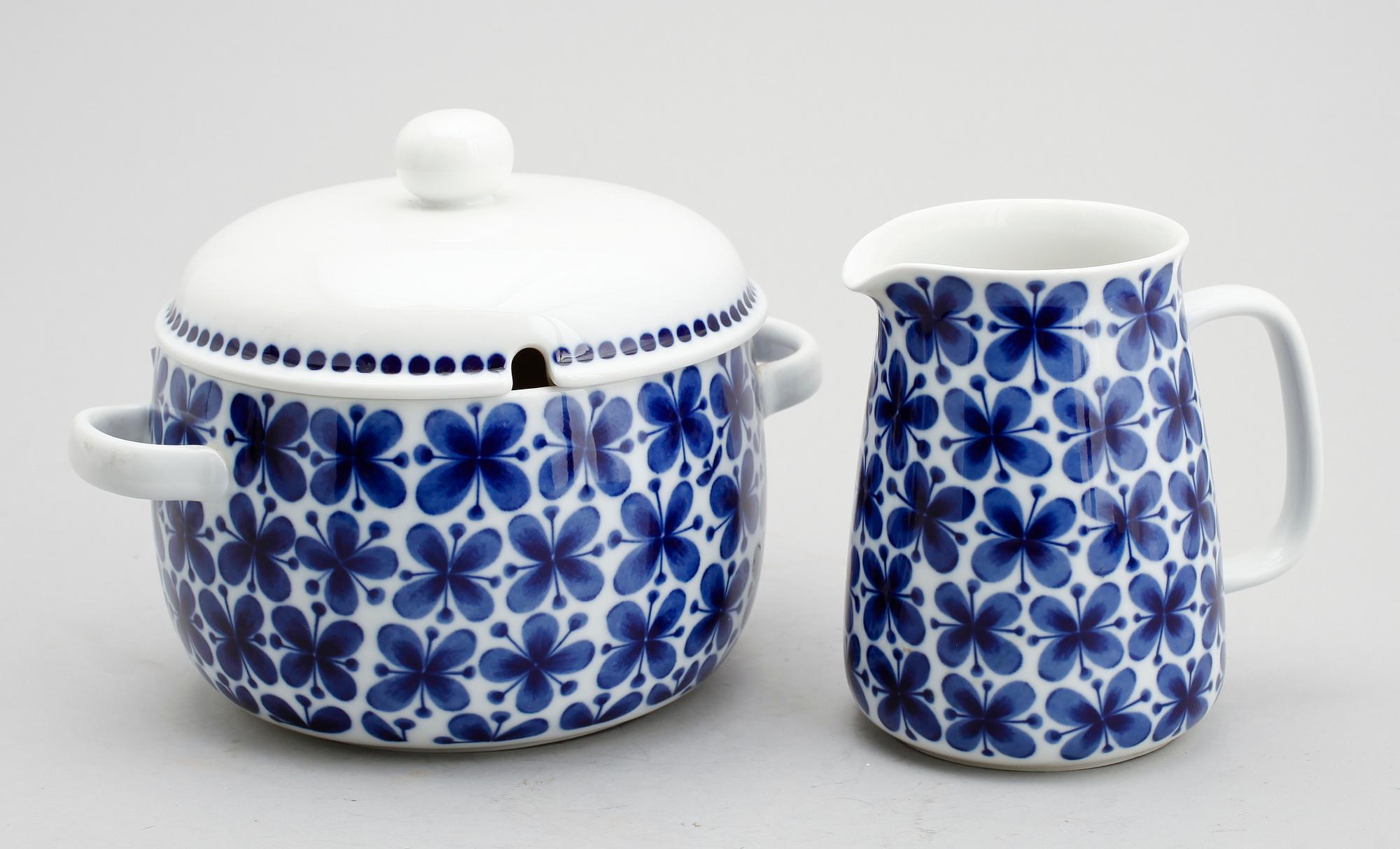 TERRIN SAMT TILLBRINGARE, porslin, "Mon Amie", Rörstrand.