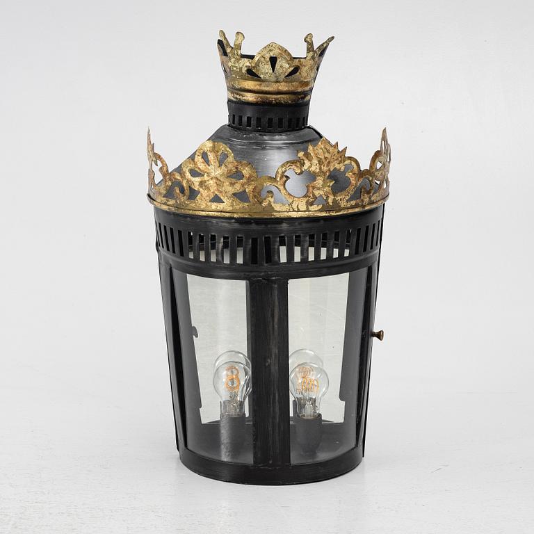 Wall lantern, contemporary manufacture.