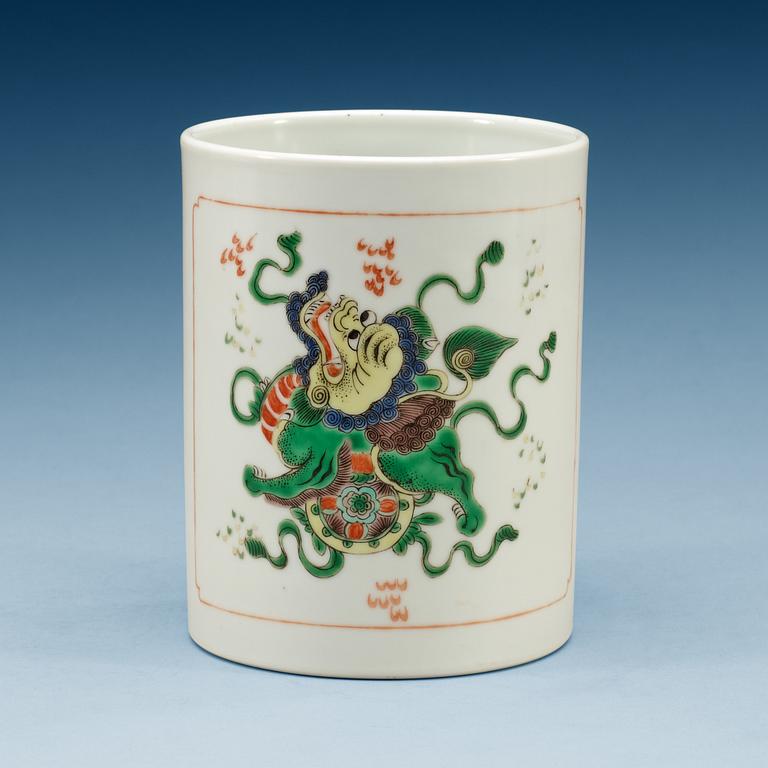 A famille verte brush pot, Qing dynasty, 18th Century.