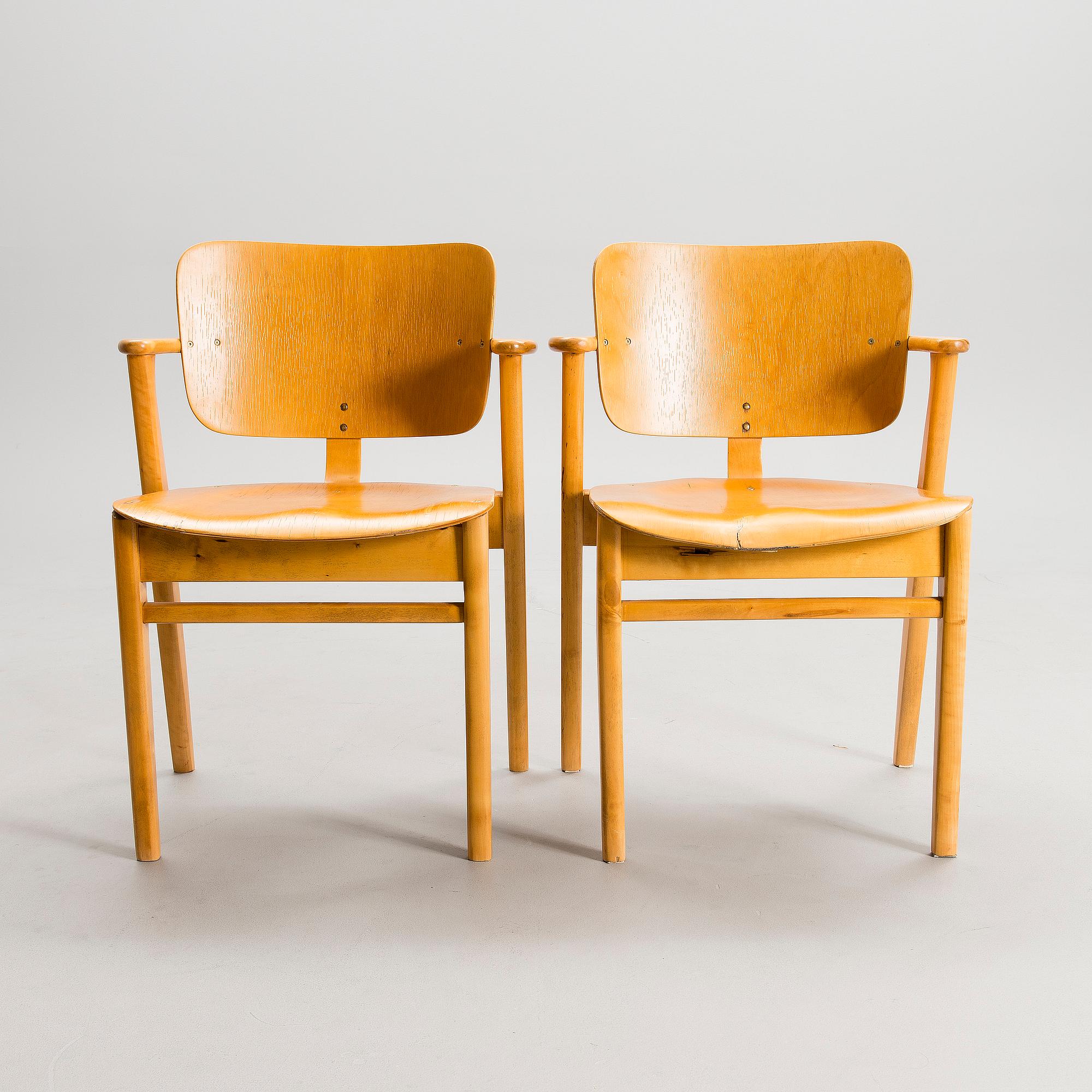 ILMARI TAPIOVAARA, stolar, 2 st, "Domus", Wilhelm Schauman Ab, Jyväskylä. Modellen formgiven 1946.