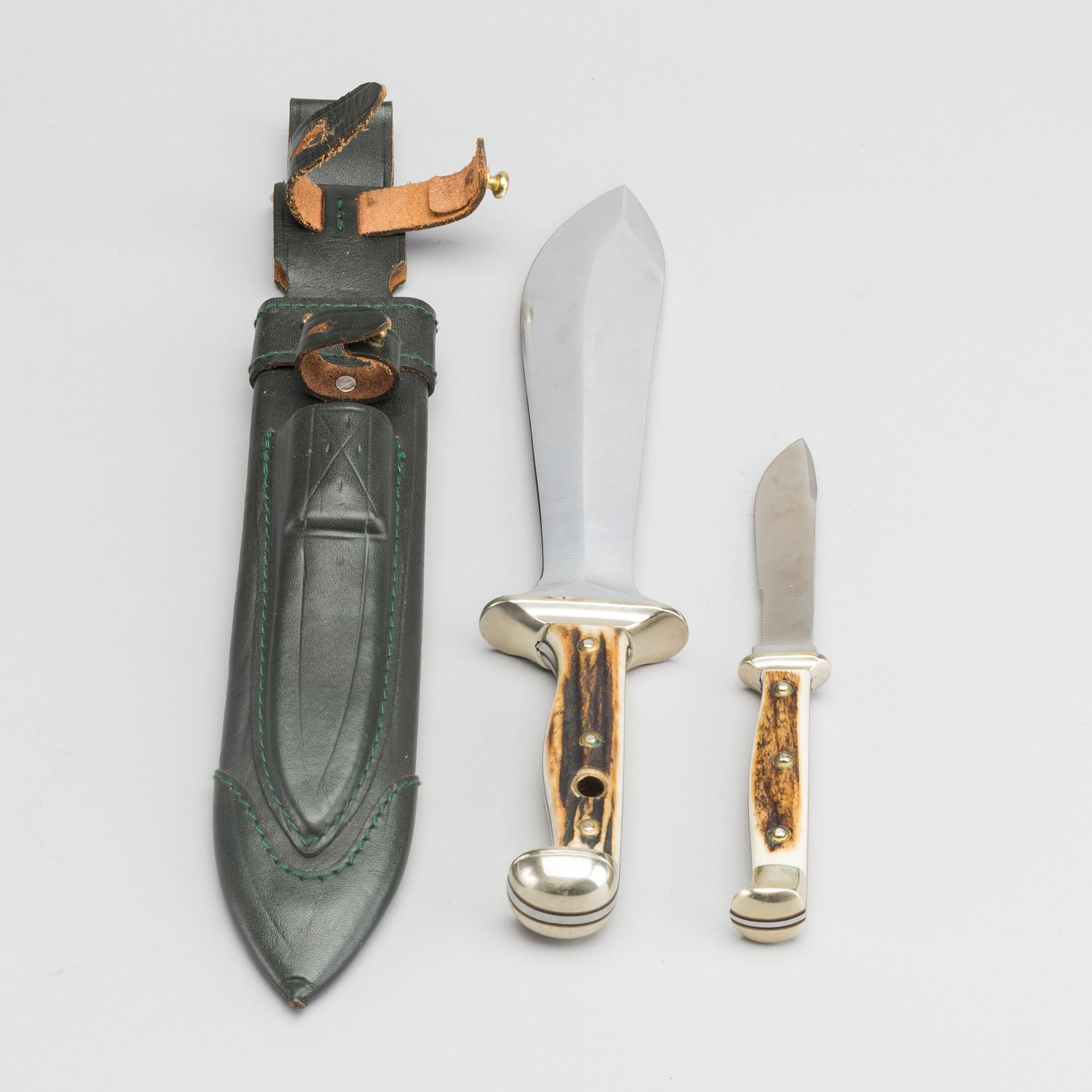 Two 20th century Puma Waidblatt and Kleiner Jagdnicker knives. Bukowskis