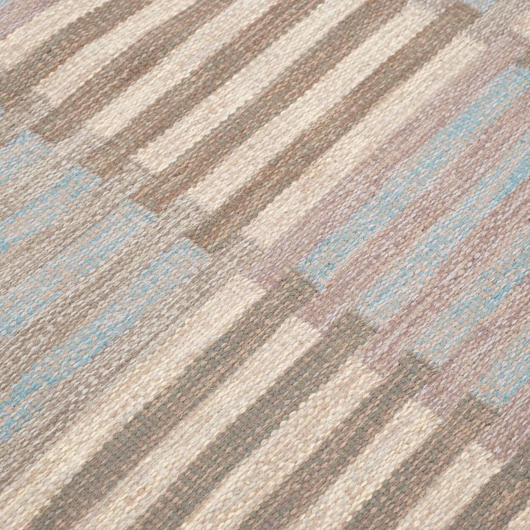 CARPET. "Capella, grå". Flat weave. 384 x 290 cm. Signed CM.