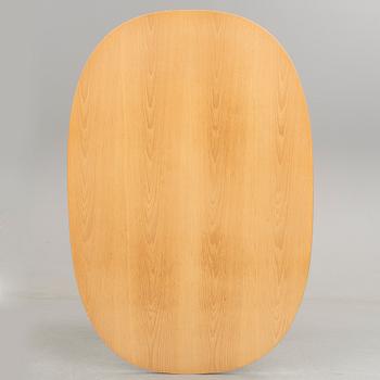 BRUNO MATHSSON och PIET HEIN, bord, "Superellips", Fritz Hansen, Danmark.