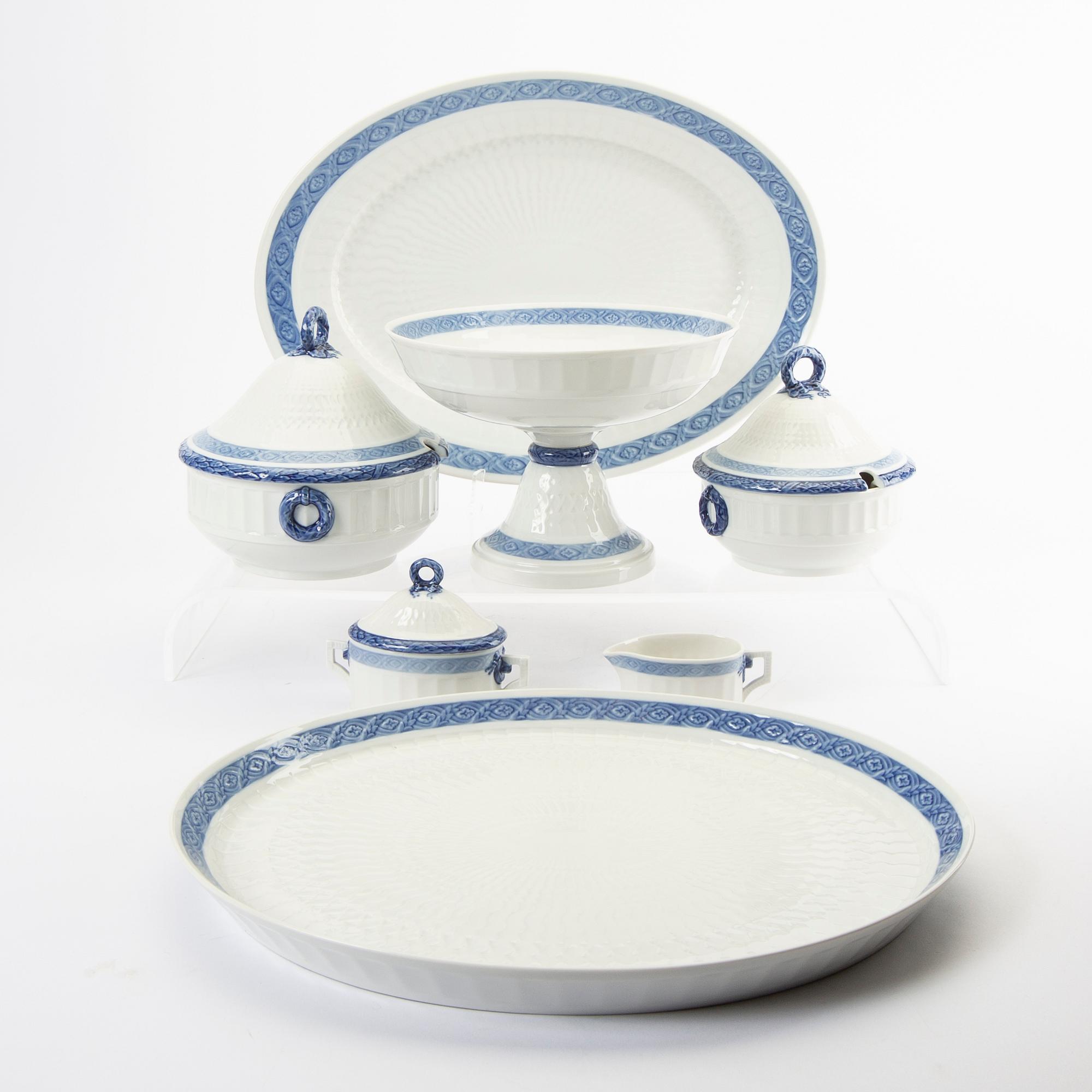 A 107 pcs "Blå vifte" dinner service Royal Copenhagen.