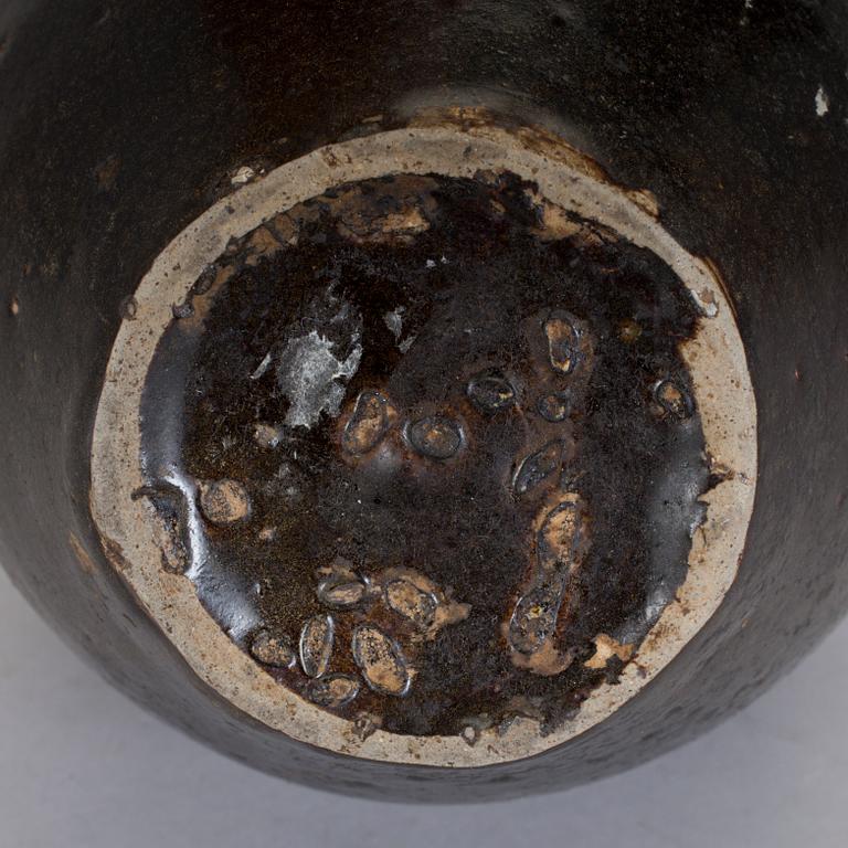 VAS / FLASKA, lergods, möjligen Song/Yuandynastin (960-1368).