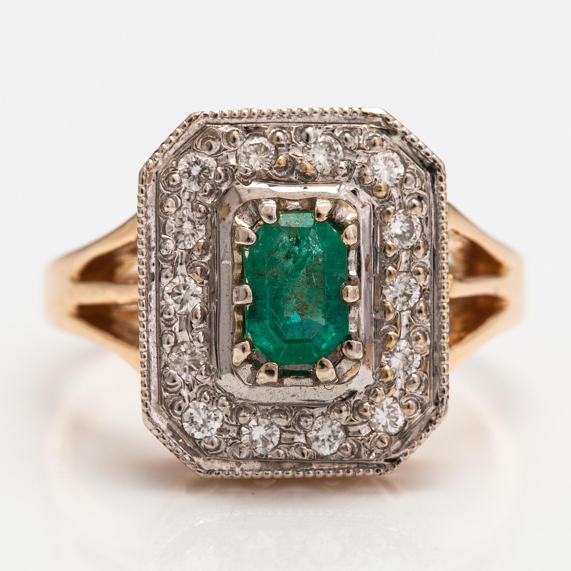 Ring, 14K guld, smaragd och diamanter ca 0.21 ct tot och smaragd. Kulta Market Vuorinen Tavastehus 1994.