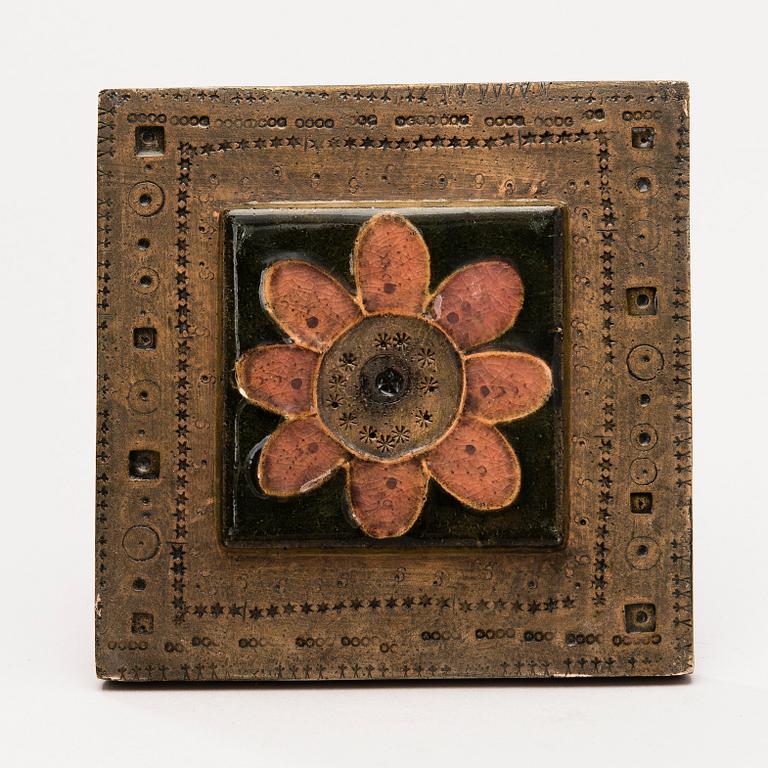 RUT BRYK, KERAMIIKKARELIEFI.