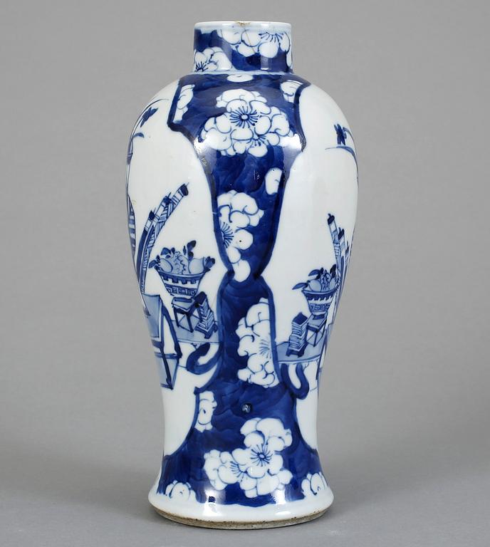 VAS, porslin, Kangxi-stil, Kina, 1900-tal.