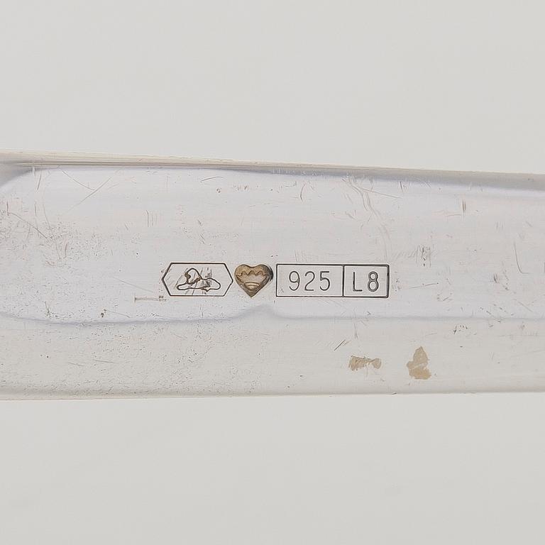 Tapio Wirkkala, Aterinsarja, "Marski", 98 osaa, sterlinghopeaa, Kultakeskus, Hämeenlinna 1988. Aterinlaatikossa.