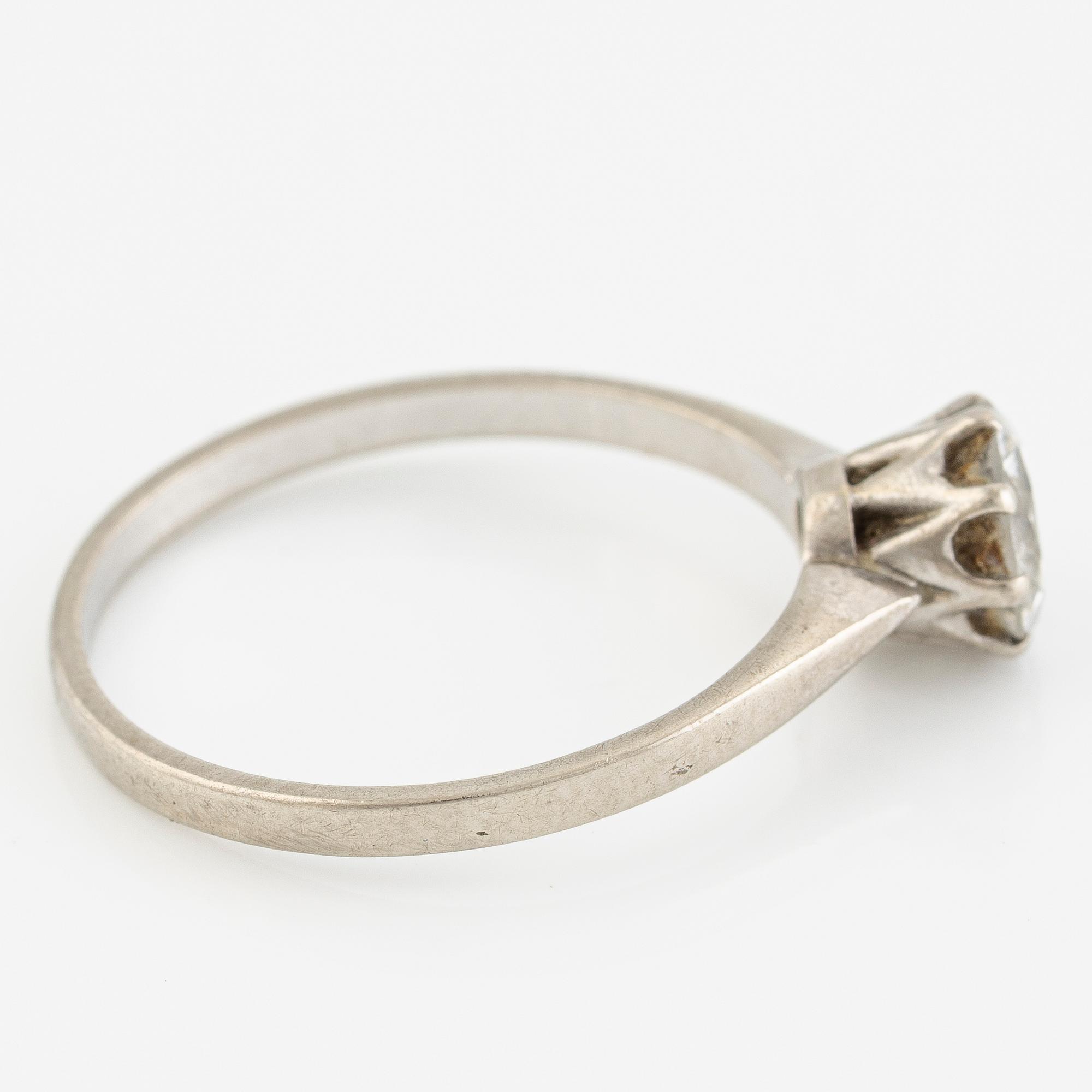 Ring, 18K white gold with brilliant-cut diamond.