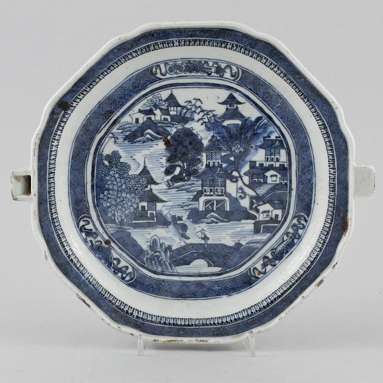 VÄRMEFAT, porslin, Kina, sekelskiftet 1700/1800-tal.