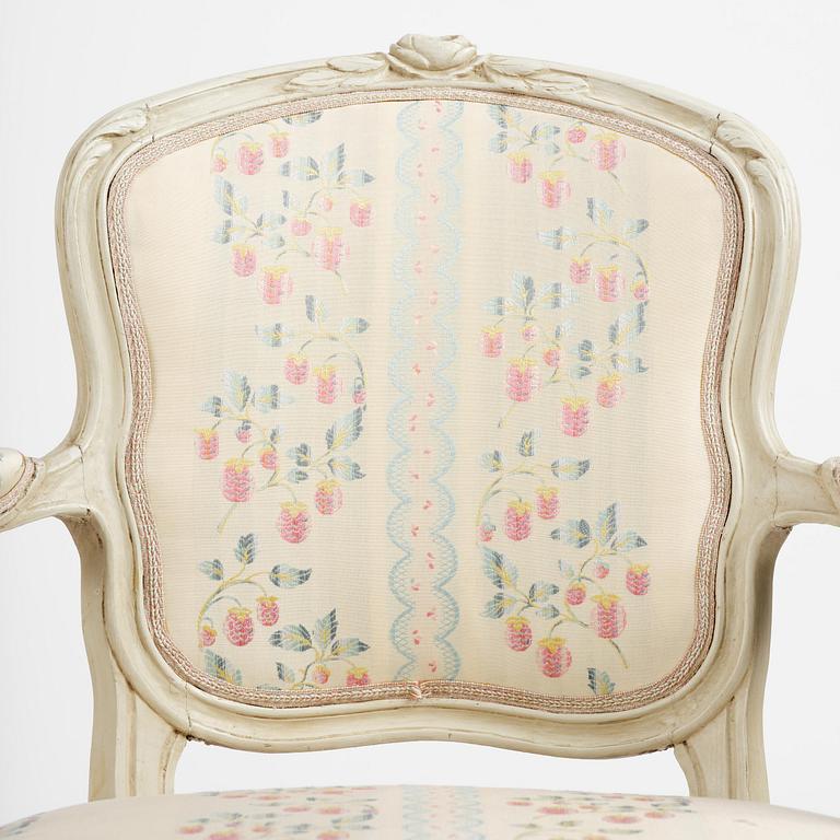 A pair of transitional armchairs, Stockholm, later part 18th century.