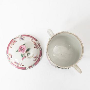 A Chinese famille rose ewer, a a cup with cover, a cup with saucer, a box and a censer, Qing dynasty, 18th and 19th cent.