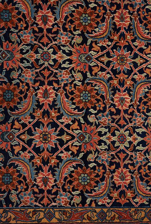 A carpet, semi-antique Feraghan probably, ca 459 x 286-292,5 cm.