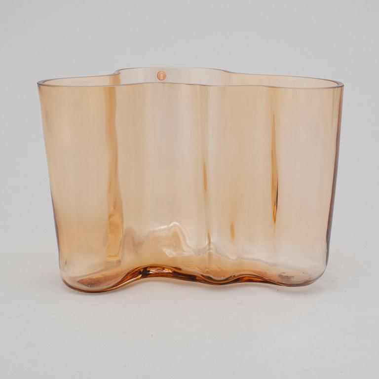 ALVAR AALTO, VAS, 'Savoy', glas, signerad Alvar Aalto Iittala 1936-1996.