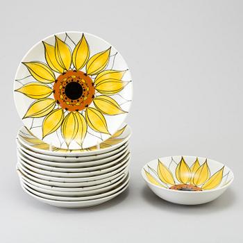 12 plates and a bowl 'Sunflower', Hiilkka-Lisa Ahola, Arabia 1960's.