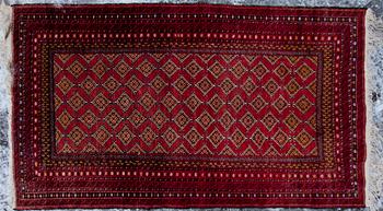 MATTA, Kaukasisk. Ca 184x110 cm.