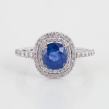 Ring, 18K vitguld med safir och briljanter.