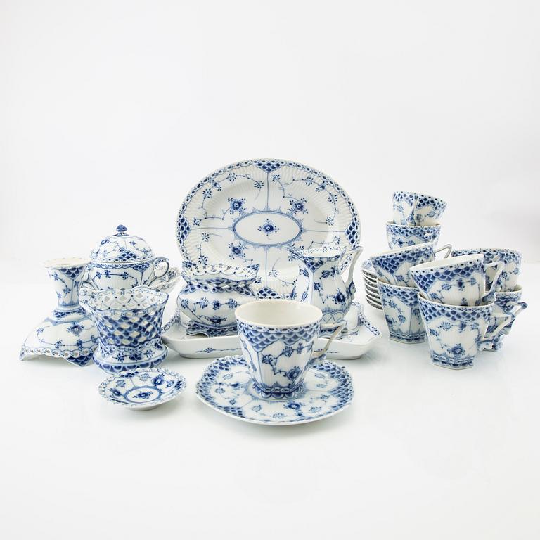 "Musselmalet Full Lace and Half Lace" service by Royal Copenhagen, Denmark, porcelain.