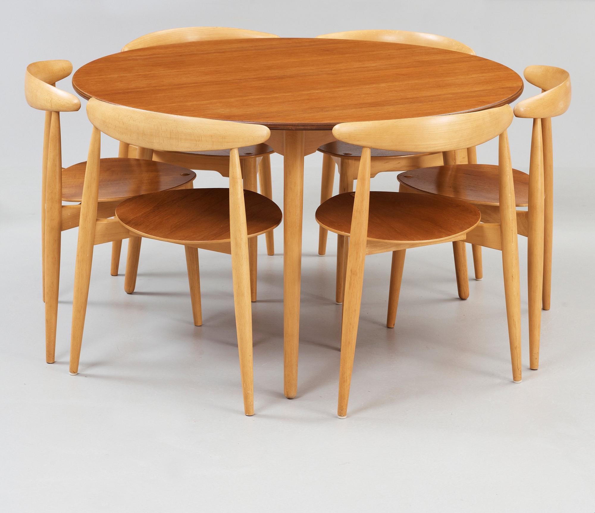 HANS J WEGNER, matgrupp, 6 st "Hjertestolen" och bord, Fritz Hansen, Danmark ca 1963.