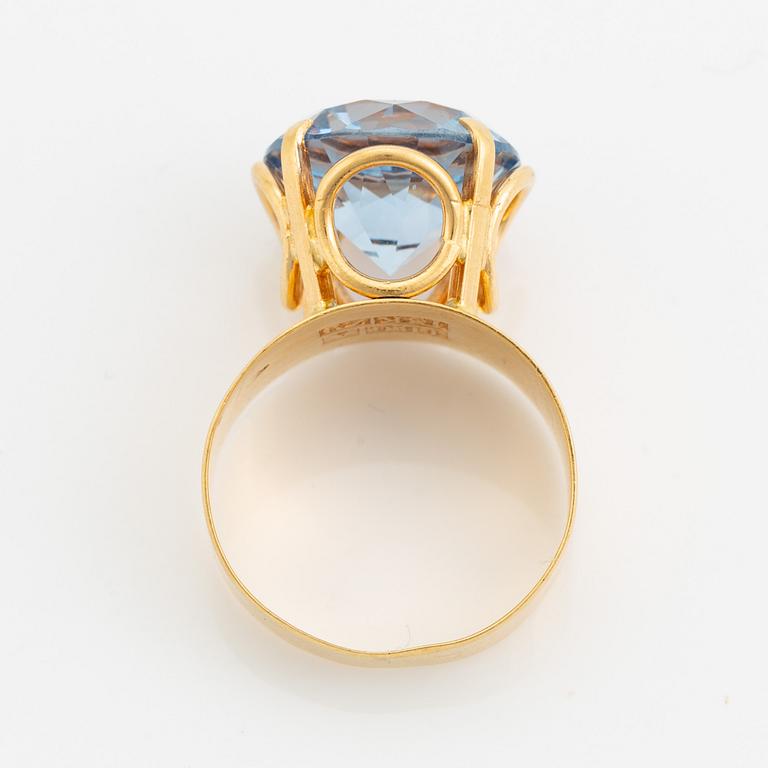 18K gold and synthetic blue spinel ring.