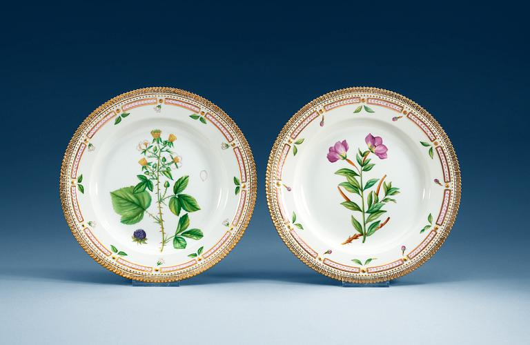 A set of six Royal Copenhagen 'Flora Danica' dinner plates, 20th Century.