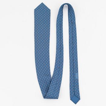 Hermès, a silk tie and two pocket squares.