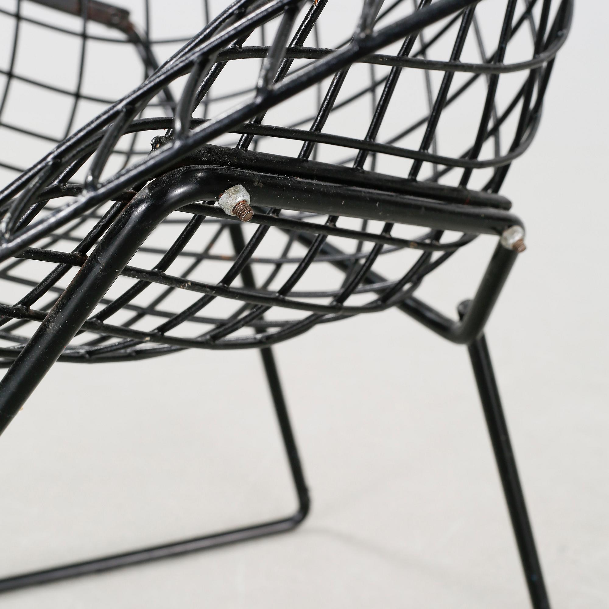 A chair by Harry Bertoia, model "Diamond Chair", third quarter of the 20th century.