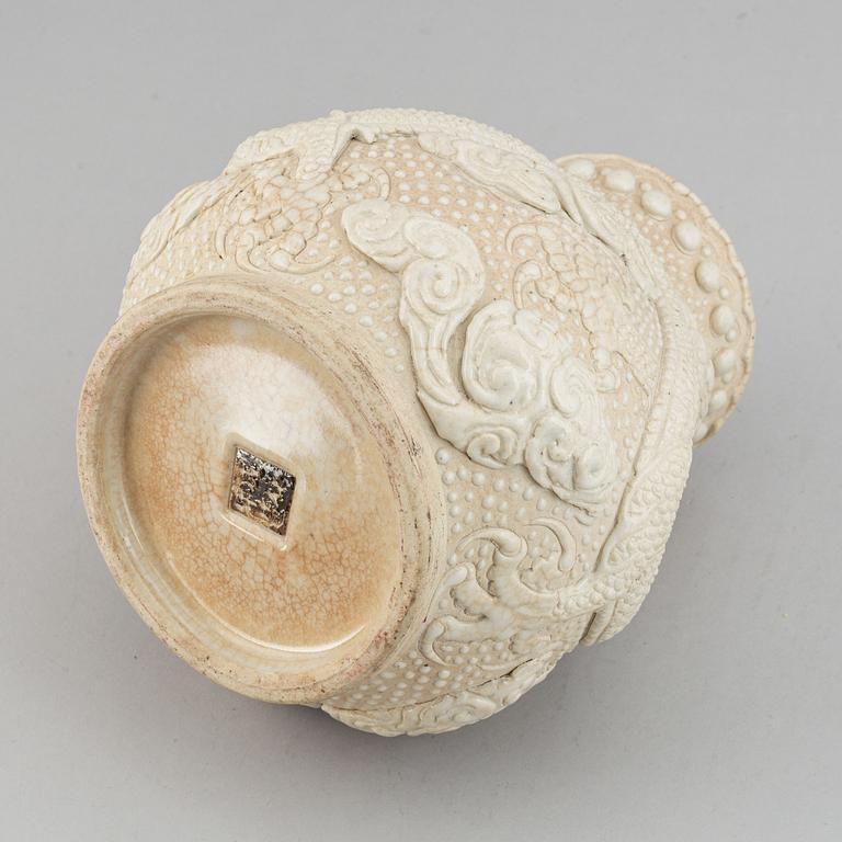 A Chinese vases, early 20th Century.