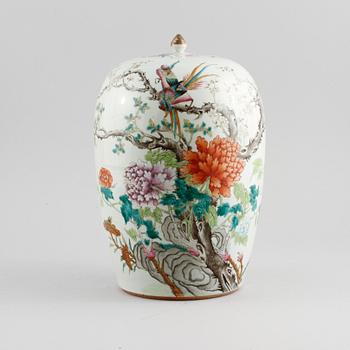 LOCKURNA, porslin, Kina, 1800-tal.