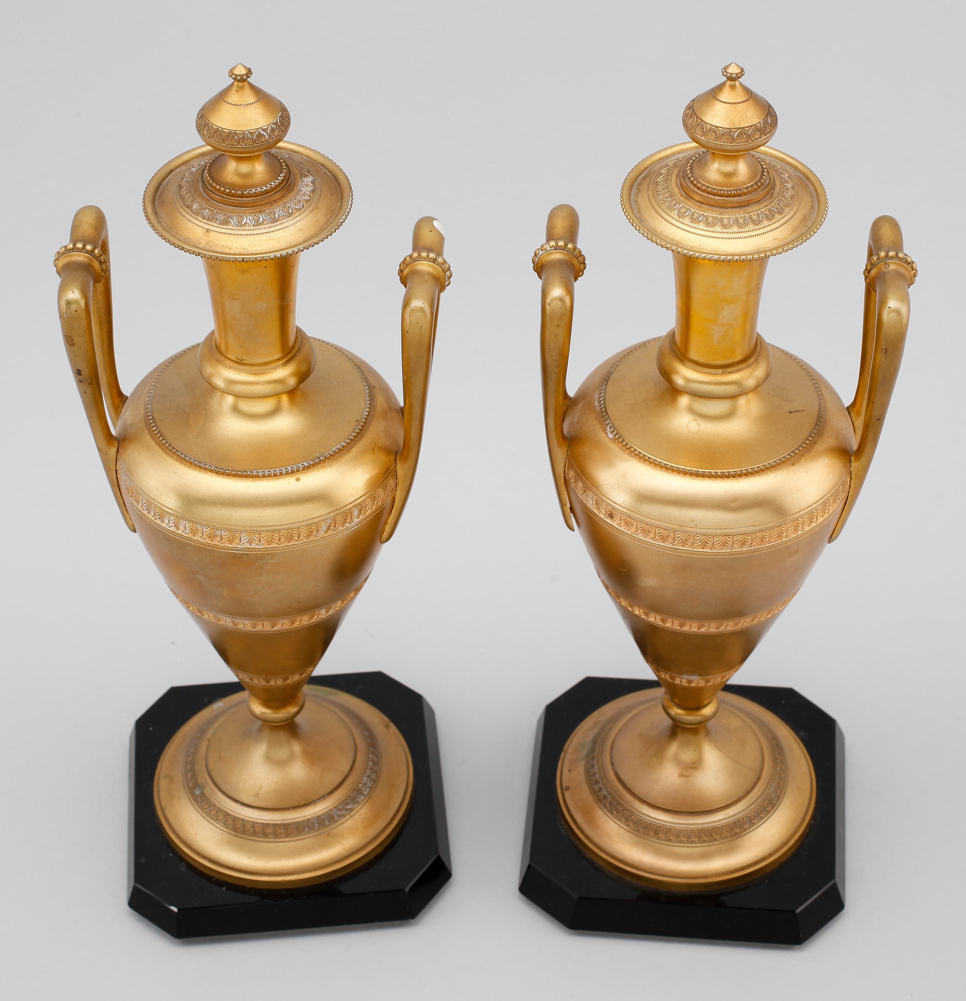 URNOR, 1 par, mässing, empirestil, 1900-talets första hälft.