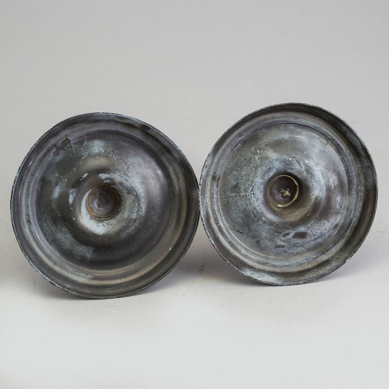 A PAIR OF BARQUE PEWTER CANDLESTICKS, 17th/18th century.