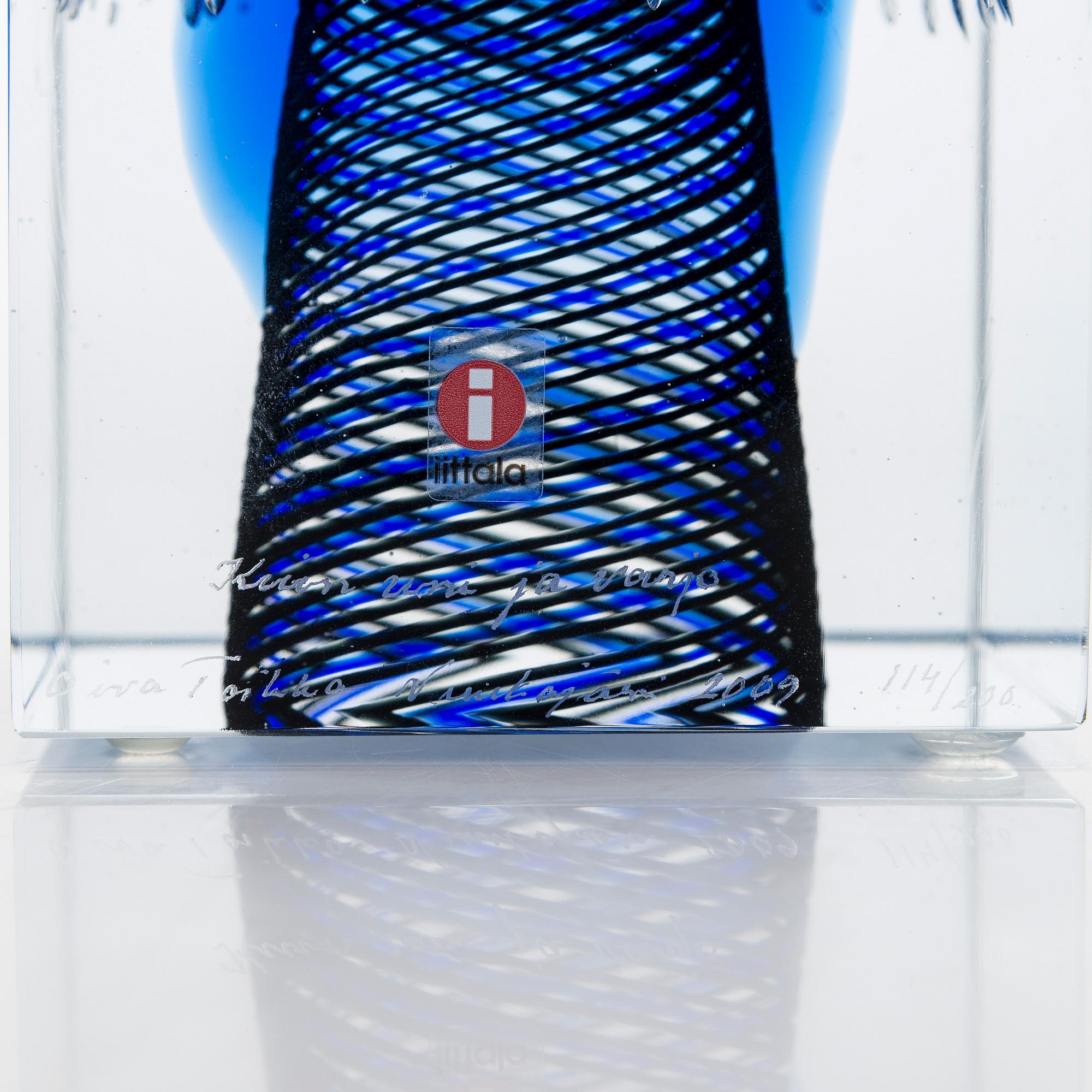 Oiva Toikka, a jubilee cube 'Kuin uni ja varjo' (Like a dream and a shadow), signed Oiva Toikka Nuutajärvi 2009 114/200.