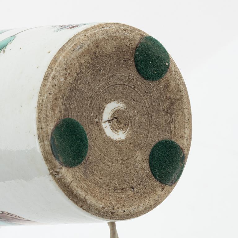 Vas/bordslampa, porslin. Qingdynastin, 1800-tal.