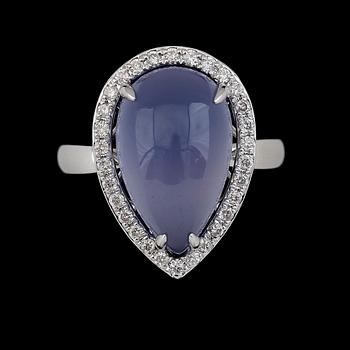 RING, 14K vitguld, diamanter och blå kalcedon.