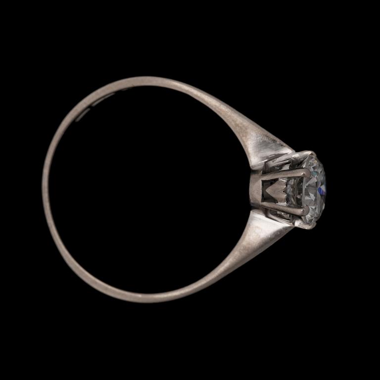 A brilliant cut diamond ring, 0.95 ct.