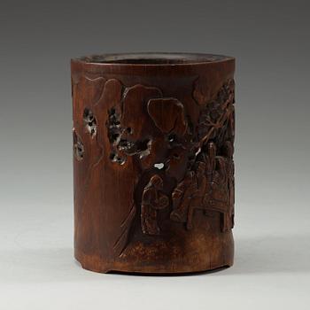 A bambu brushpot with a figurescene, presumably late Qing dynasty (1644-1912).