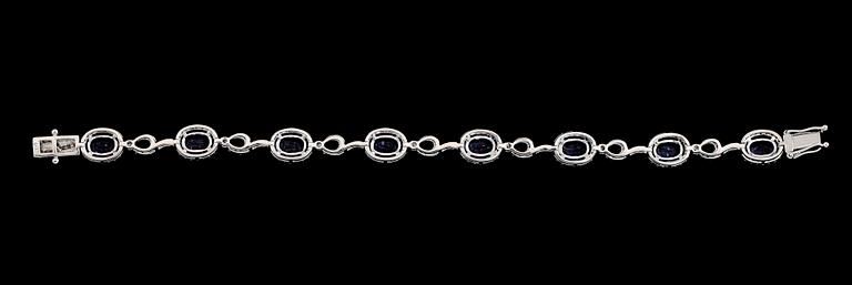 ARMBAND, 18K vitguld, diamanter tot ca 1.65 ct, 8 tanzaniter tot ca 5.70 ct.