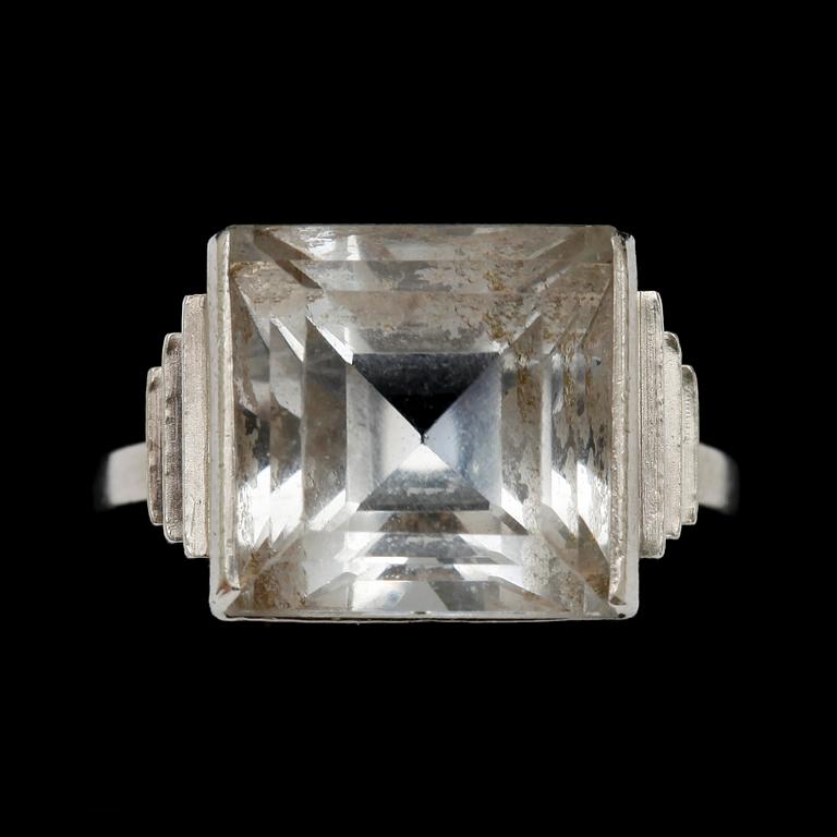 A Wiwen Nilsson sterling rock crystal ring, Lund, 1950.