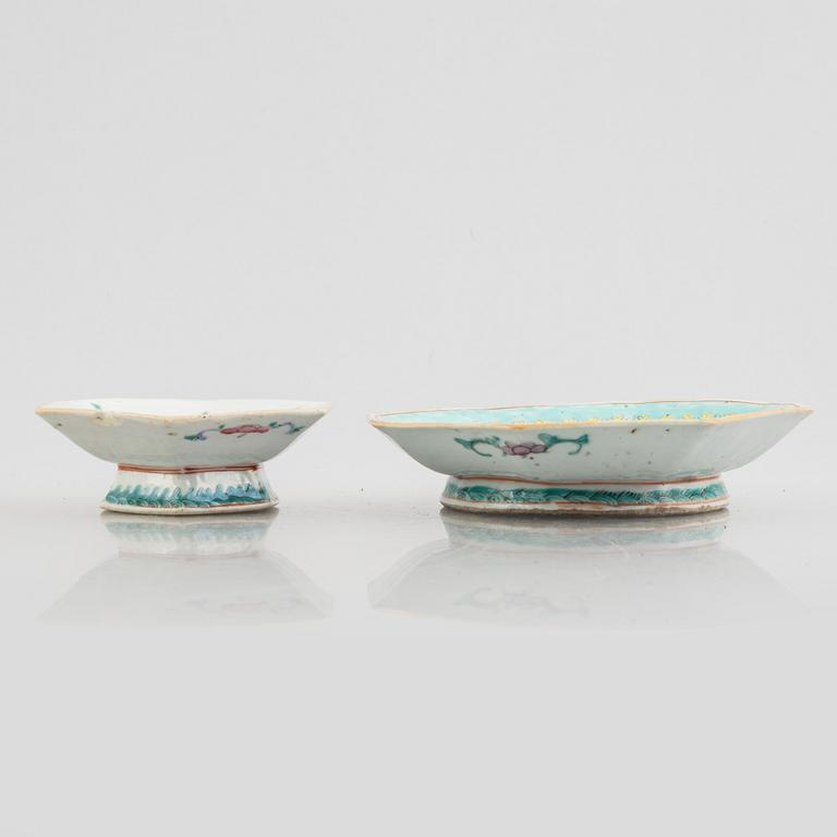 Four Chinese porcelain bowls, Qing dynasty, 19th century.