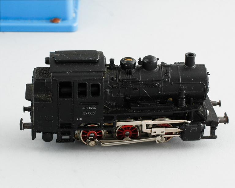 PARTI MÄRKLIN, ett lok, 10 vagnar samt tillbehör, 1900-tal.