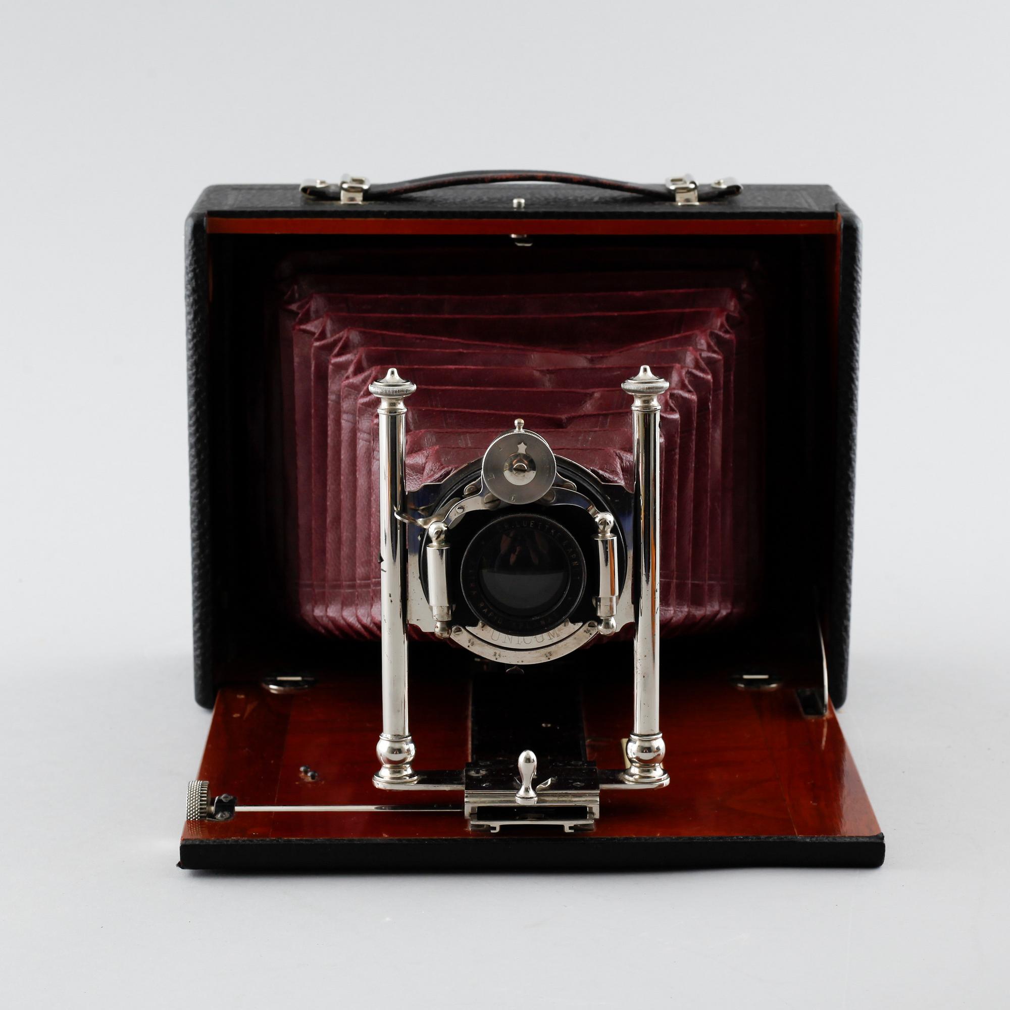 A foldable camera by Dr. Lüttke & Arndt Wandsbek, Germany, first half of the 20th century.