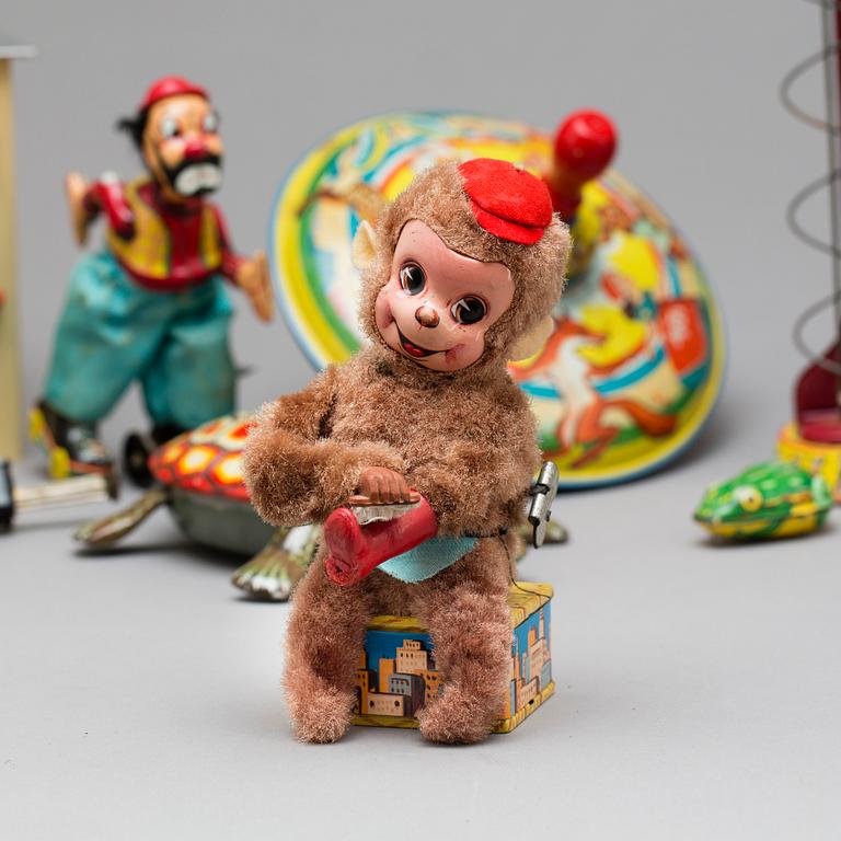 SAMLING LEKSAKER, 9 st,  Japan och Tyskland. Bland annat "Clown on Roller Skate", plåt, Japan.