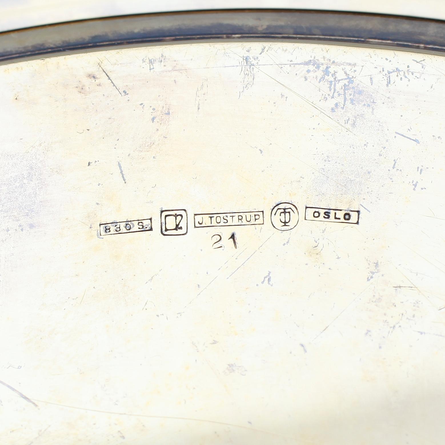 BRICKA, förgyllt silver, J Tostrup, Oslo, 1960-tal. Vikt ca 689 g.
