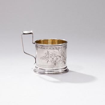 TEGLASHÅLLARE, silver, kontrollmästarstämpel 1895, Moskva, Ryssland. Vikt 93,3 g.