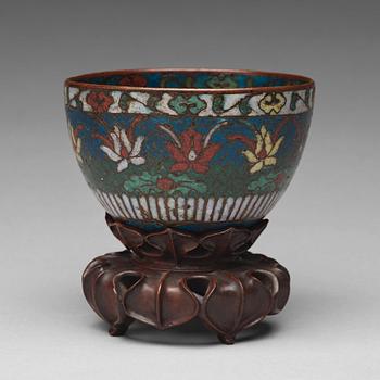 A cloisonné cup, Ming dynasty (1368-1644).