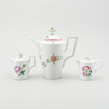 A set of three Meissen porcelain pots 18/19th century.