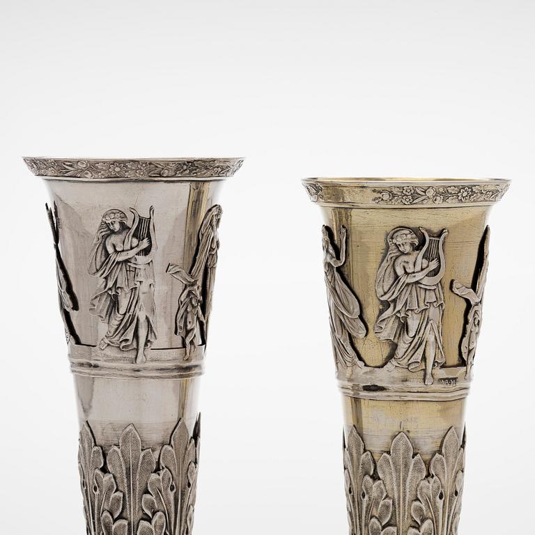 Peter Andreas Möller, Champagnestrutar, 2 st. snarlika, silver och förgyllt silver, S:t Petersburg, 1834 och 1837.